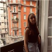 studentessa con attestato british B2, lezioni per ragazzi delle medie